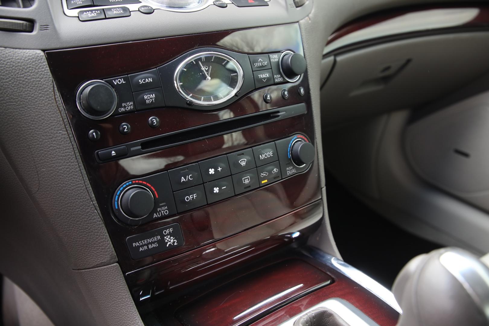 2011 WHITE INFINITI G SEDAN G37 Journey (JN1CV6AP0BM) with an 3.7L V6 DOHC 24V engine, 5-SPEED AUTOMATIC transmission, located at 420 E. Kingsbury St., Seguin, TX, 78155, (830) 401-0495, 29.581060, -97.961647 - Photo#9